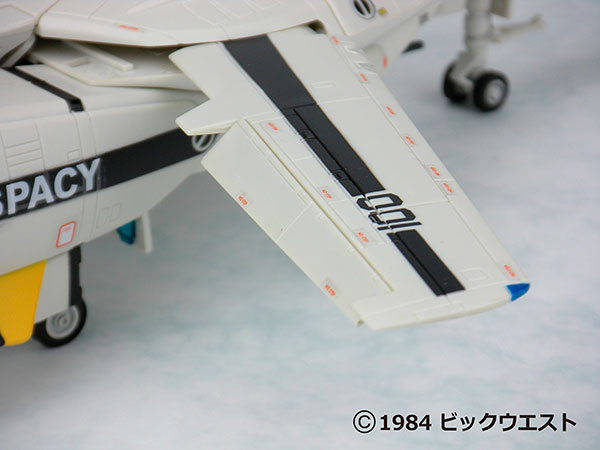 【リニューアルパッケージ版】やまとマクロスシリーズ 超時空要塞マクロス 1/48 完全変形 VF-1S ロイ・フォッカー機 HOB-FIG-0541_04.jpg