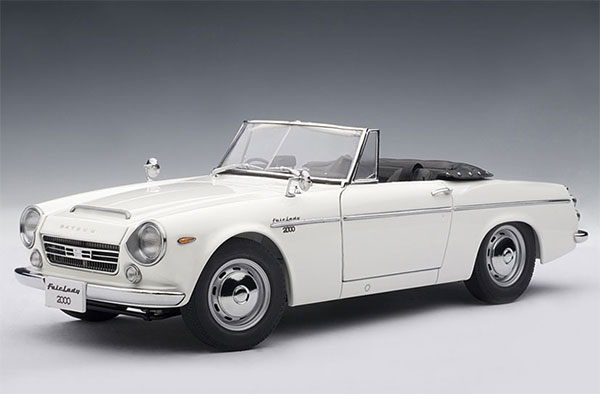 1/18オートアートSR311フェアレディ 1/18 ダットサン フェアレディ 2000 SR311 シルバー【77432