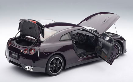 ダイキャスト・モデルカー 1/18 ニッサン GT-R(R35)スペックV