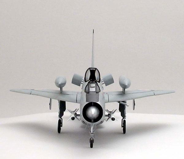 トランペッター モノクロール 1/72 BACライトニング F.2A/F6 プラモデル Amazon | トランペッター モノクロール 1/72 BACライトニング F