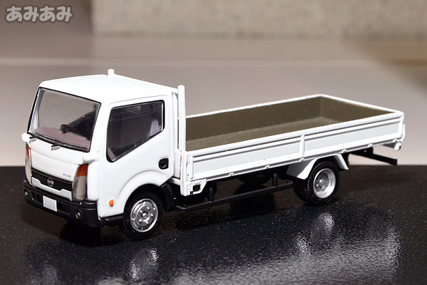 トミカリミテッド ヴィンテージ TLV-N64b 日産アトラス ロング(白