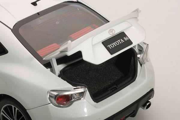 ダイキャスト・モデルカー 1/18 トヨタ 86 GTリミテッド サテン