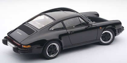 ダイキャスト・モデルカー 1/18 ポルシェ 911 カレラ 1988 ブラック ...