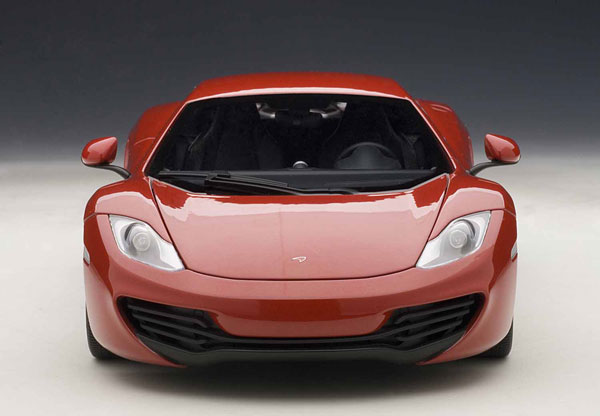シグネチャーシリーズ 1/18 マクラーレン MP4-12C（レッド