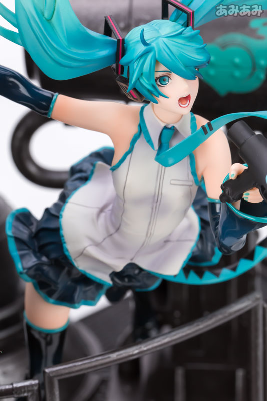 GOOD SMILE COMPANY - 難あり初音ミク 恋は戦争ver. DXボーカロイド