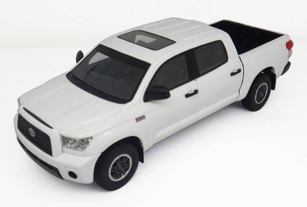 1/43 Toyota TUNDRA CREWMAX (2008) スポーツカスタム ホワイト[ハイ