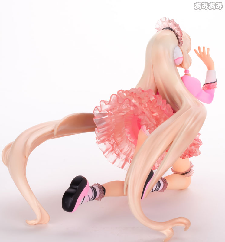 FIGURE-009447_05.jpg