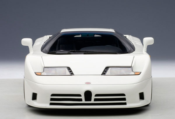 シグネチャーシリーズ 1/18 ブガッティ EB110 GT (ホワイト)[オート