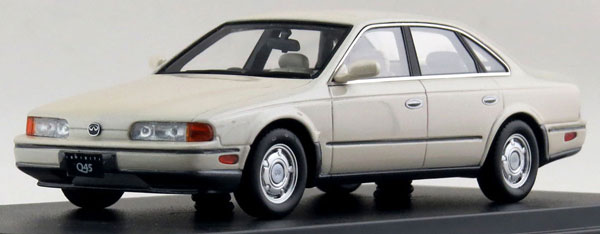 1/43 NISSAN INFINITI Q45 セレクションパッケージ (1990) ホワイト
