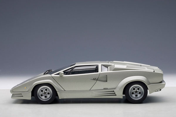 1/18 ランボルギーニ カウンタック 25thアニバーサリー(シルバー)※リア