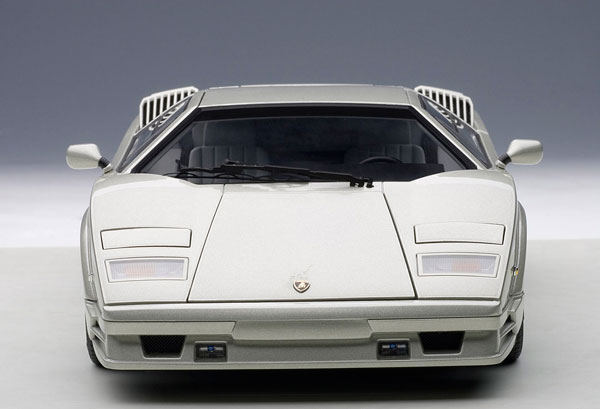 1/18 ランボルギーニ カウンタック 25thアニバーサリー(シルバー)※リア