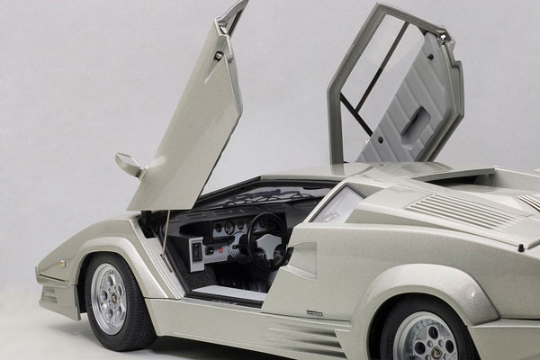 品良く着こなすため LAMBORGHINI COUNTACH ランボルギーニ カウンタック 25th 邦画・日本映画