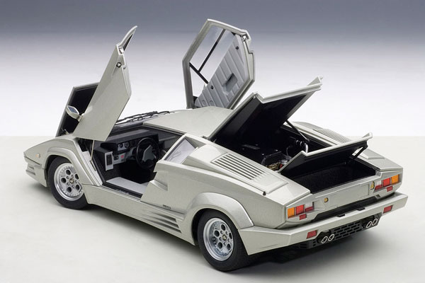 1/18 ランボルギーニ カウンタック 25thアニバーサリー(シルバー)※リア