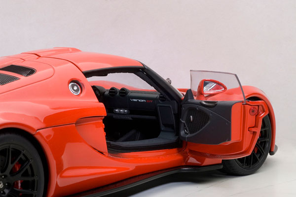 シグネチャーシリーズ 1/18 ヘネシー ヴェノム GT スパイダー