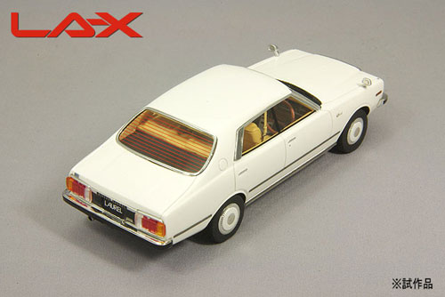 1/43 日産 ローレル 4ドアハードトップ 2800 メダリスト ホワイト[LA-X