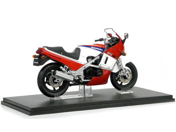 1/12 Kawasaki GPZ400R レッド/ホワイト[モデラーズ]《在庫切れ》