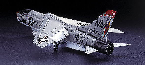 プラモデル完成機　1/48　F-8Eクルーセイダー 花金だ！仕事帰りに買うプラモ。ハセガワ1/48ジェット戦闘機