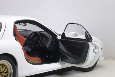 1/18 マツダ アンフィニ RX-7 (FD3S) チューンド・バージョン (ピュア