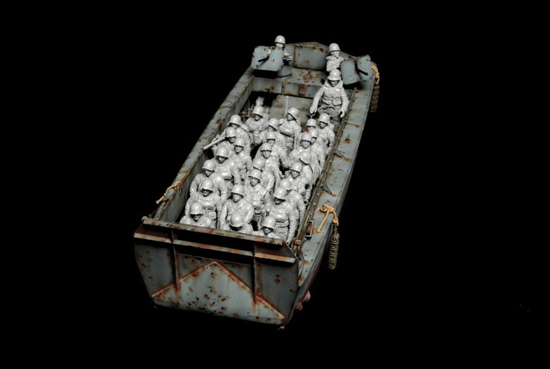 1/35 上陸用舟艇 LCVP (フィギュア28体付き) プラモデル