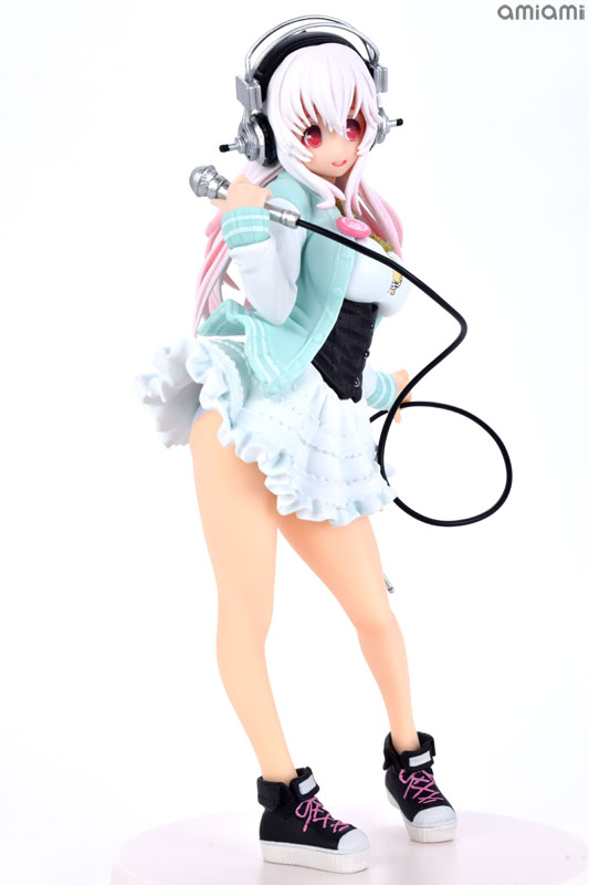 FIGURE-001778_04.jpg
