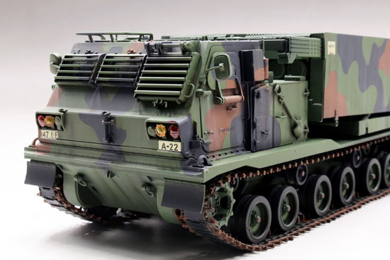 1/35 アメリカ陸軍 M270/A1 MLRS 多連装ロケットシステム プラモデル