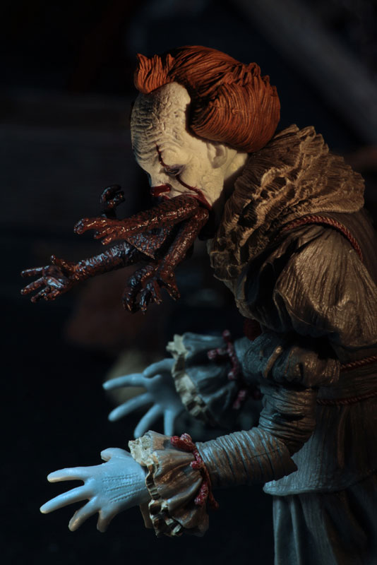 NECA 7インチアクションフィギュア　ペニーワイズ　ダンシング・クラウンver It (2017)/ Pennywise Ultimate 7 inch Action Figure Dancing