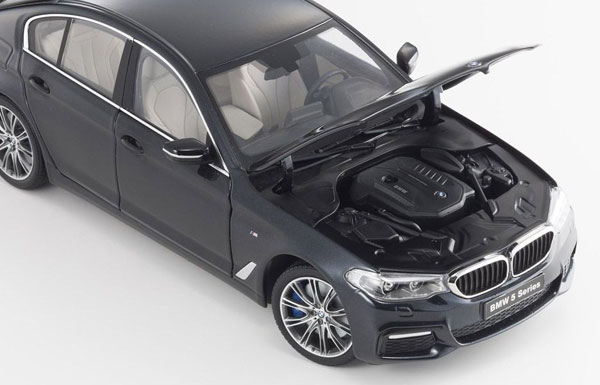 KYOSHOオリジナル 1/18 BMW 5シリーズ (G30) ブラックサファイア[京商