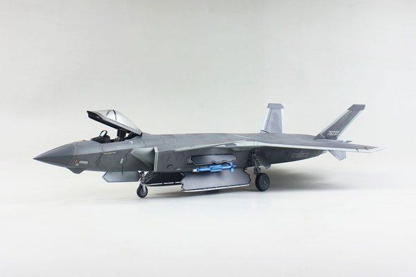 1/72 中国空軍 J-20戦闘機 プラモデル[ドリームモデル]《在庫切れ》