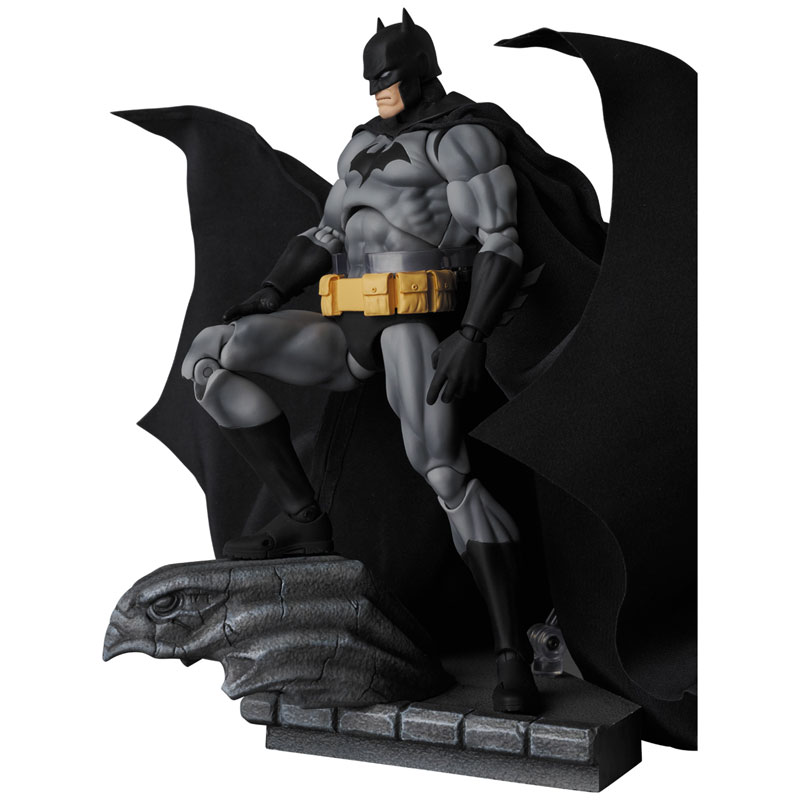 マフェックス No.126 MAFEX BATMAN “HUSH” BLACK Ver.
