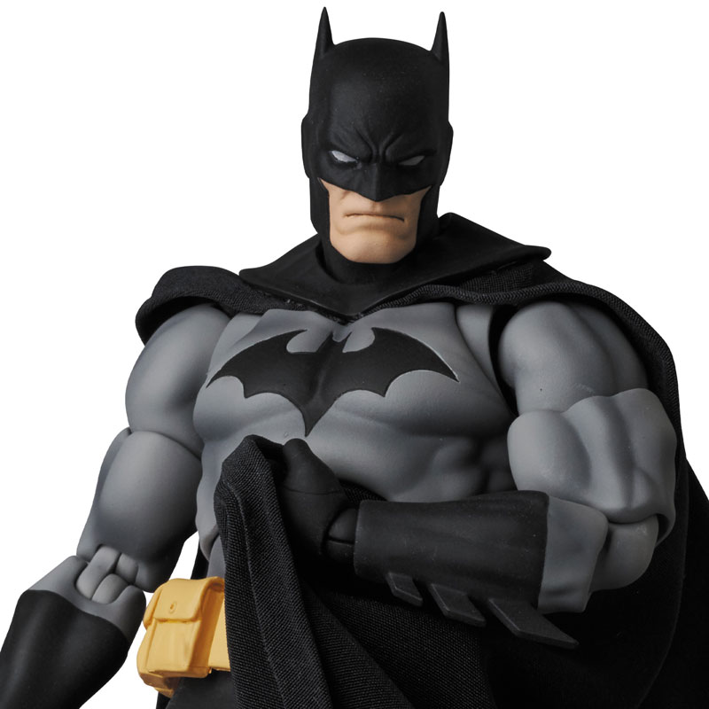 マフェックス No.126 MAFEX BATMAN “HUSH” BLACK Ver.