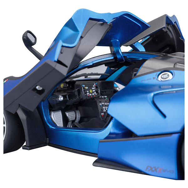トミカプレゼンツ ブラーゴ シグネチャーシリーズ 1:18 FXX-K EVO(スペシャルカラー) トミカプレゼンツ ブラーゴ シグネチャーシリーズ 1/18 FXX-K EVO