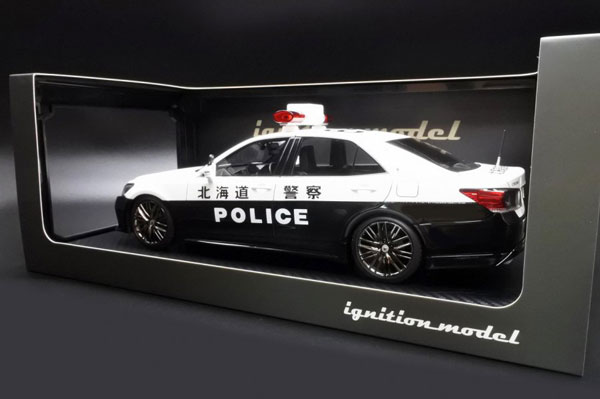 1/18 Toyota Crown (GRS214) 北海道警察交通部交通機動隊車両