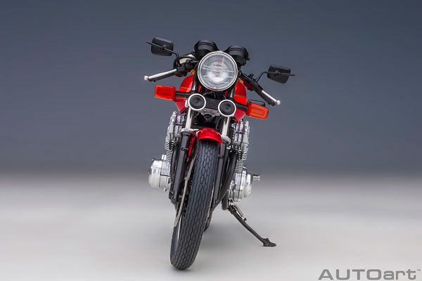 1/12 ホンダ CB750F 「バリバリ伝説」 (「巨摩郡」 ヘルメット付属)[オートアート]【送料無料】《在庫切れ》