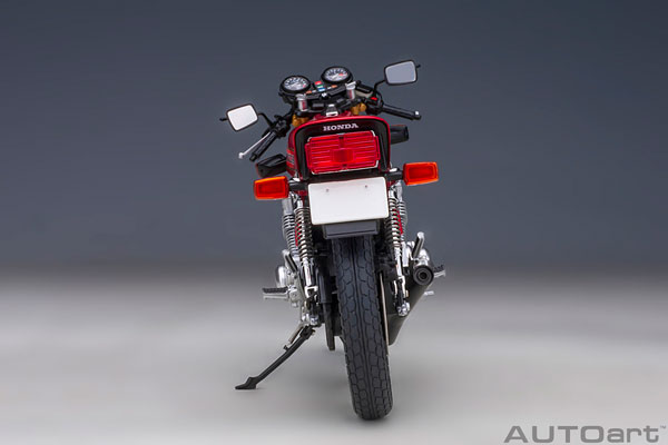 1/12 ホンダ CB750F 「バリバリ伝説」 (「巨摩郡」 ヘルメット付属)[オートアート]【送料無料】《在庫切れ》