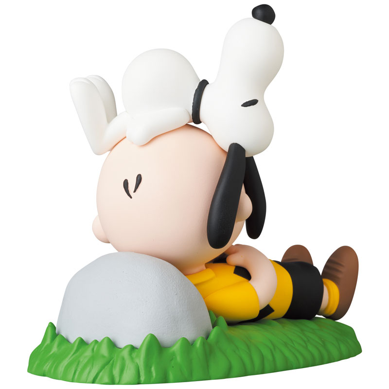 ウルトラディテールフィギュア No.681 UDF PEANUTS SERIES 13 NAPPING CHARLIE BROWN ＆ SNOOPY