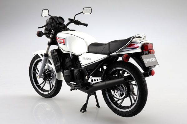1/12 完成品バイク Yamaha RZ250 ニューパールホワイト TOY-SCL3-49581_01.jpg