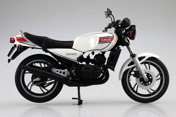 1/12 完成品バイク Yamaha RZ250 ニューパールホワイト TOY-SCL3-49581_05.jpg