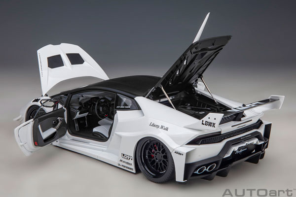 リバティウォーク限定ウラカン　ホワイト AUTOart 1/18 リバティーウォーク LB‐シルエット ワークス