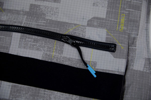 GCORES Industriesサイバーパンク2077 限定 ダウンベスト Gcores Industries x Cyberpunk 2077 Multi Pocket Down Vest