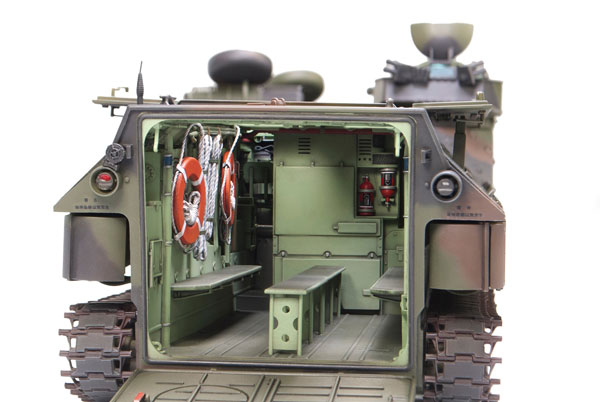 1/35 ROC AAV7A1 水陸両用強襲車 w/EAAK プラモデル（再販）[AFV