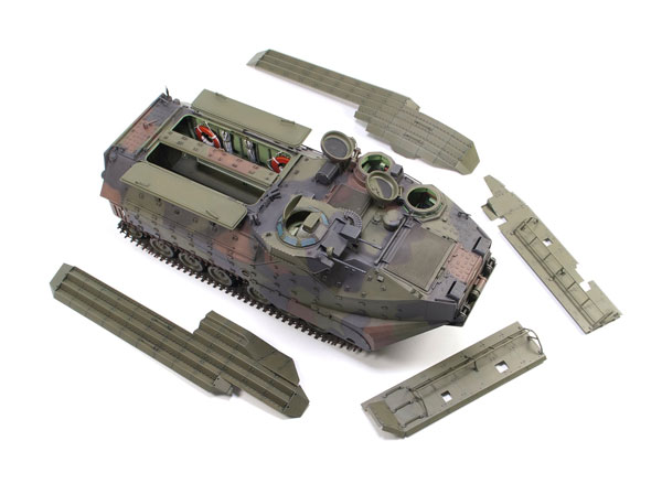 1/35 ROC AAV7A1 水陸両用強襲車 w/EAAK プラモデル（再販）[AFV