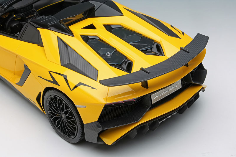 1/18 ランボルギーニ アヴェンタドール LP750-4 SV ロードスター