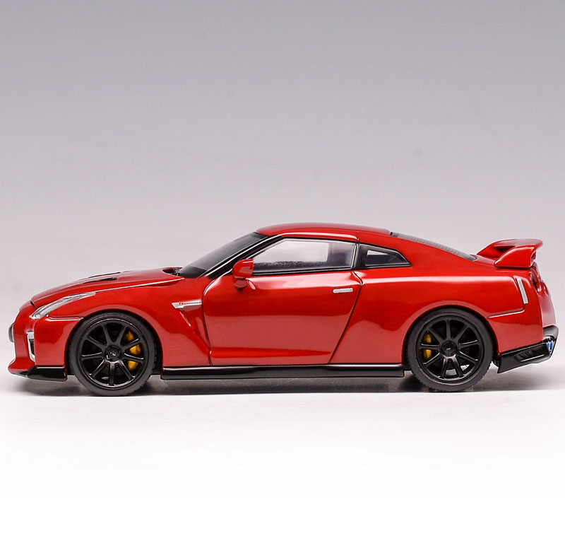 1/64 日産 GT-R(R35) トラックエディション ソリッドレッド[MOTORHELIX]《１０月仮予約》