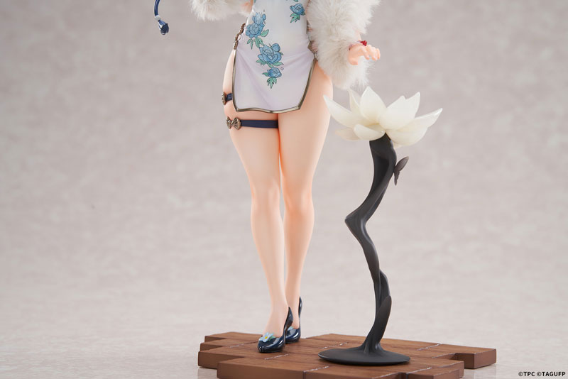FIGURE-198163_04.jpg