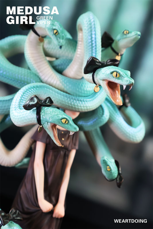 メデューサガール グリーンバイパー フィギュア ポージング全身アップ