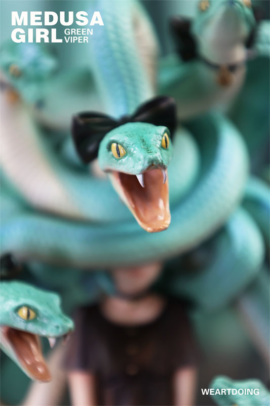 メデューサガール グリーンバイパー フィギュア 斜め上からのアングル