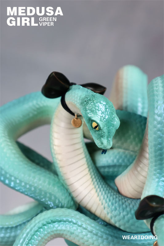 メデューサガール グリーンバイパー 完成品フィギュア 全体斜め上から