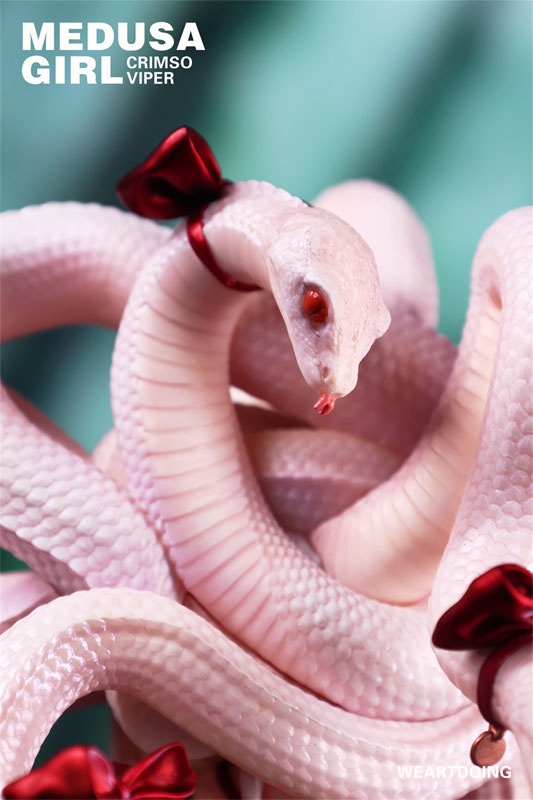 メデューサガール クリムゾンバイパー よしおか 完成品フィギュア 斜め横アップ