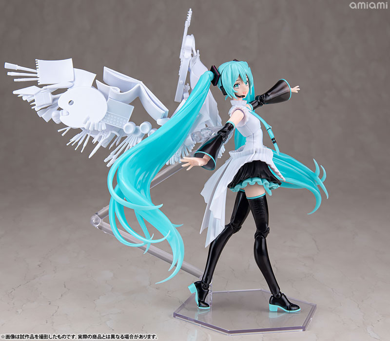 初音ミク プラモデル 可動支柱付き台座 ポージング例