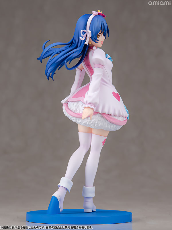 FIGURE-200079_08.jpg